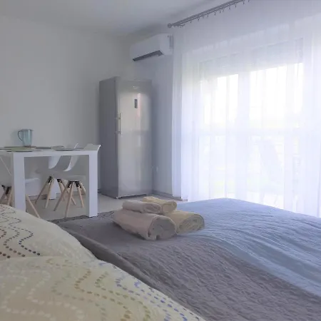 Apartment Liliom Apartman *