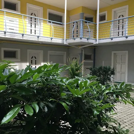 Apartment Liliom Apartman *
