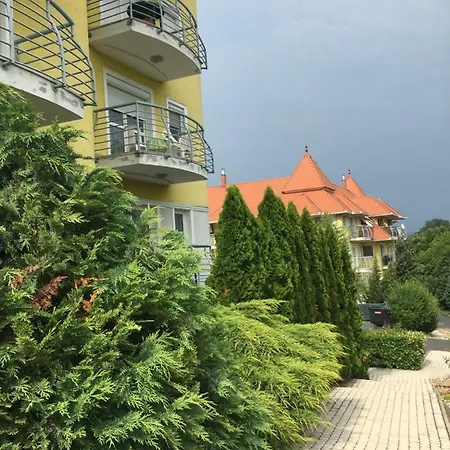 Liliom Apartman * Héviz