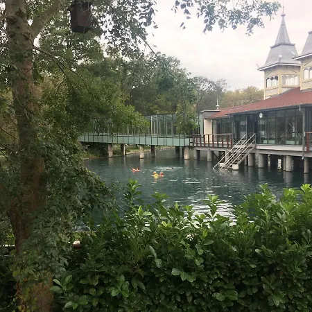 Liliom Apartman * Héviz