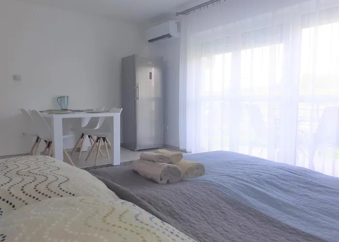 アパート Liliom Apartman *