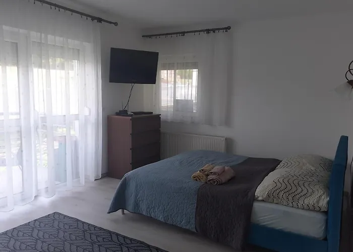 アパート Liliom Apartman