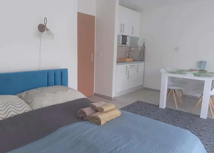 アパート Liliom Apartman