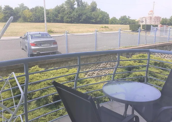 Liliom Apartman * ヘーヴィーズ