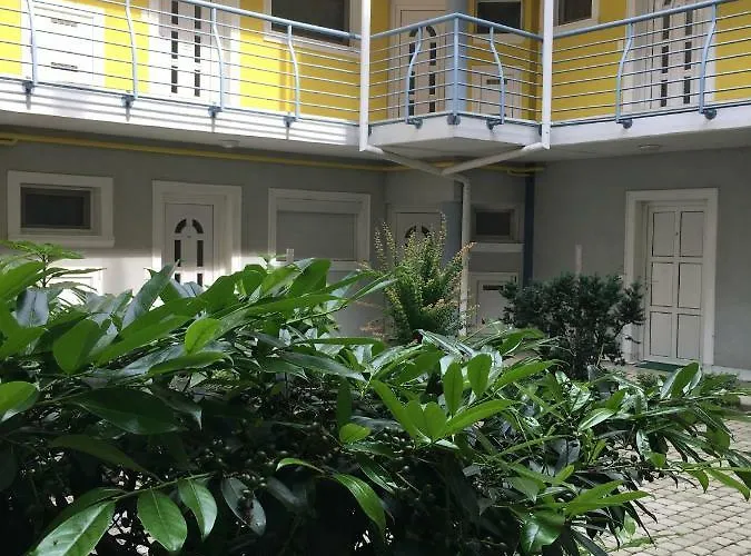 アパート Liliom Apartman *