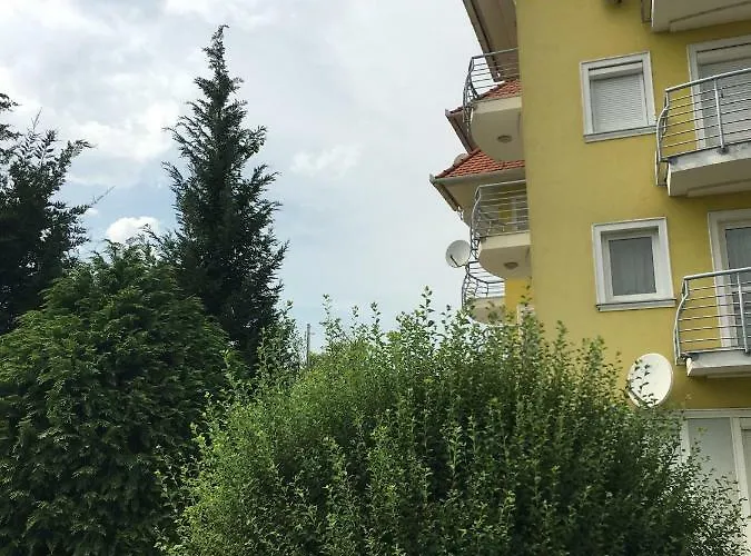 アパート Liliom Apartman