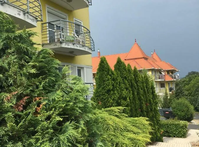 Liliom Apartman * ヘーヴィーズ