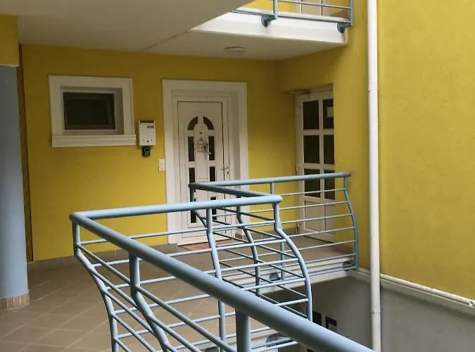 Liliom Apartman アパート ヘーヴィーズ